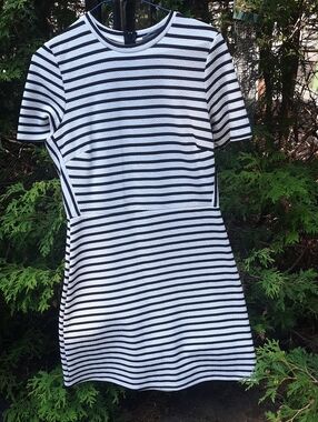 Soprano Size L Black and White Textured Knit Striped Dress